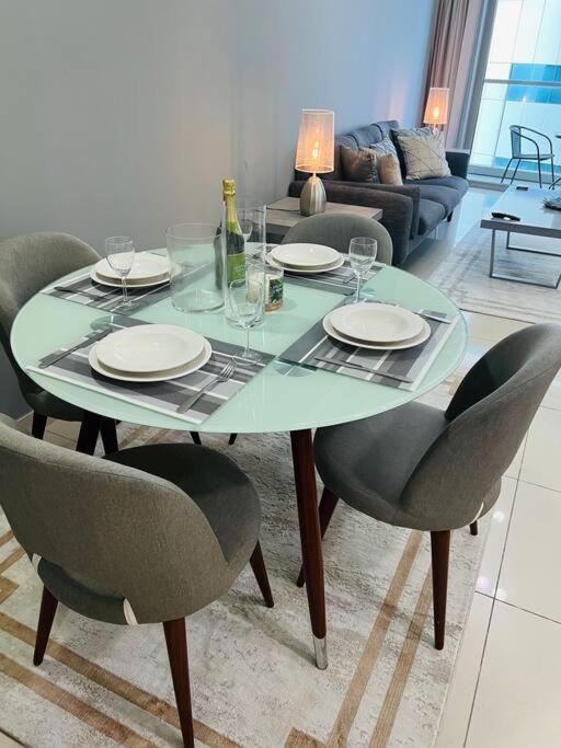 1 Bed Apartment With Sea View, Pool, Gym & Free Parking In Dubai Marina Eksteriør billede