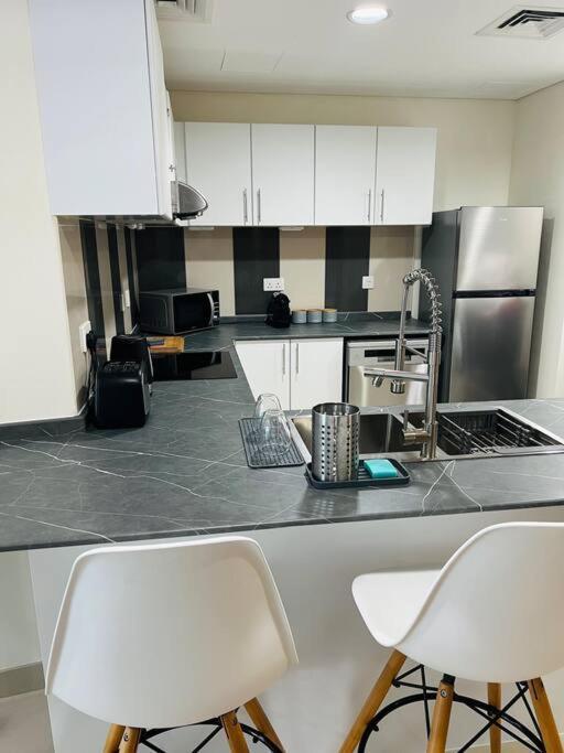 1 Bed Apartment With Sea View, Pool, Gym & Free Parking In Dubai Marina Eksteriør billede
